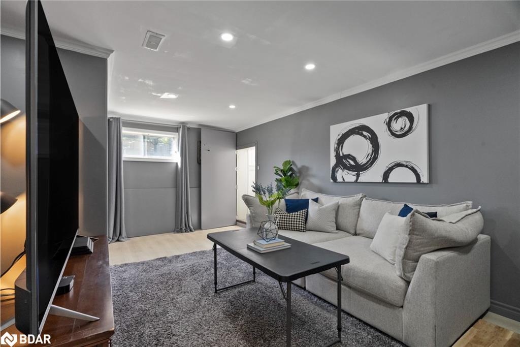 116 Boston Crescent, Hamilton, ON - Indoor Photo Showing Living Room