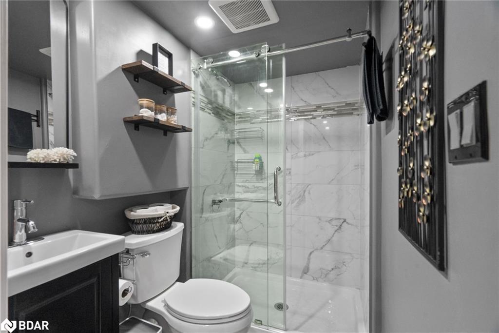 116 Boston Crescent, Hamilton, ON - Indoor Photo Showing Bathroom