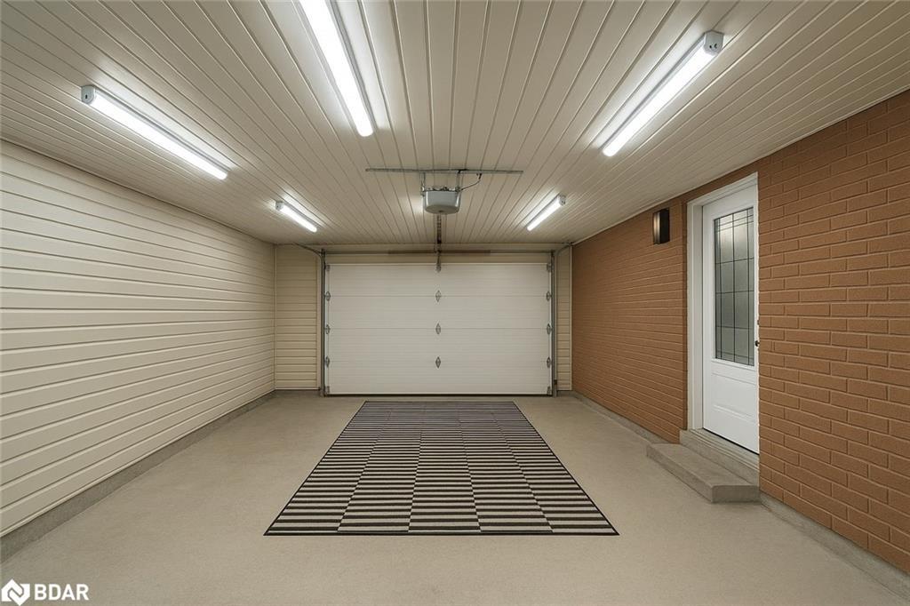 116 Boston Crescent, Hamilton, ON - Indoor Photo Showing Garage