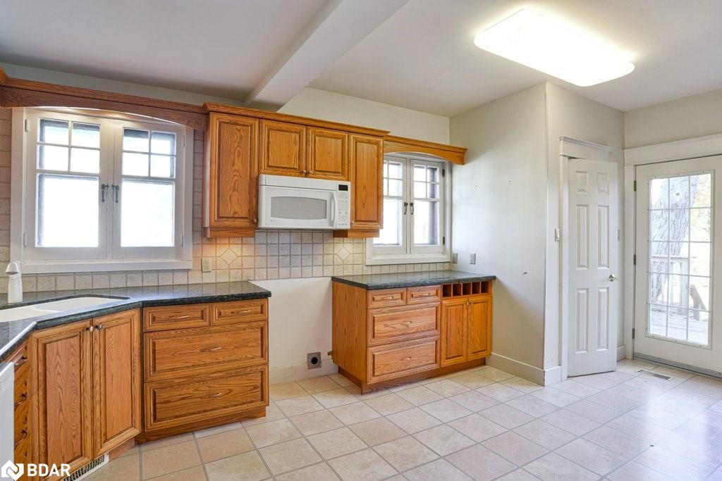 146 West Street N, Orillia, ON - Indoor Photo Showing Kitchen