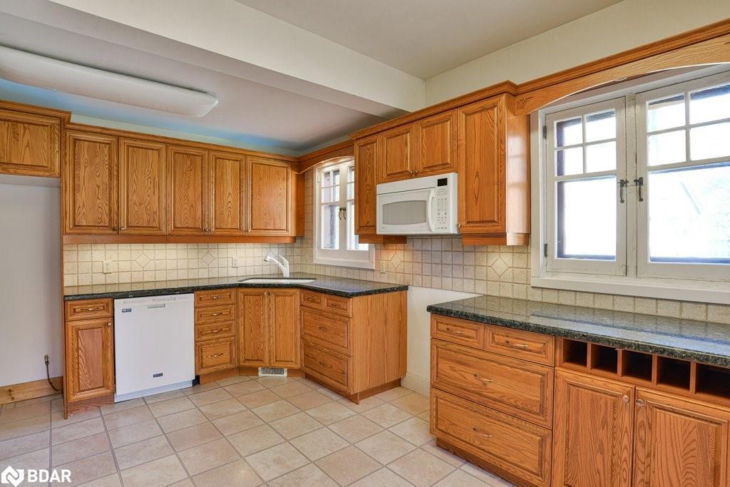 146 West Street N, Orillia, ON - Indoor Photo Showing Kitchen
