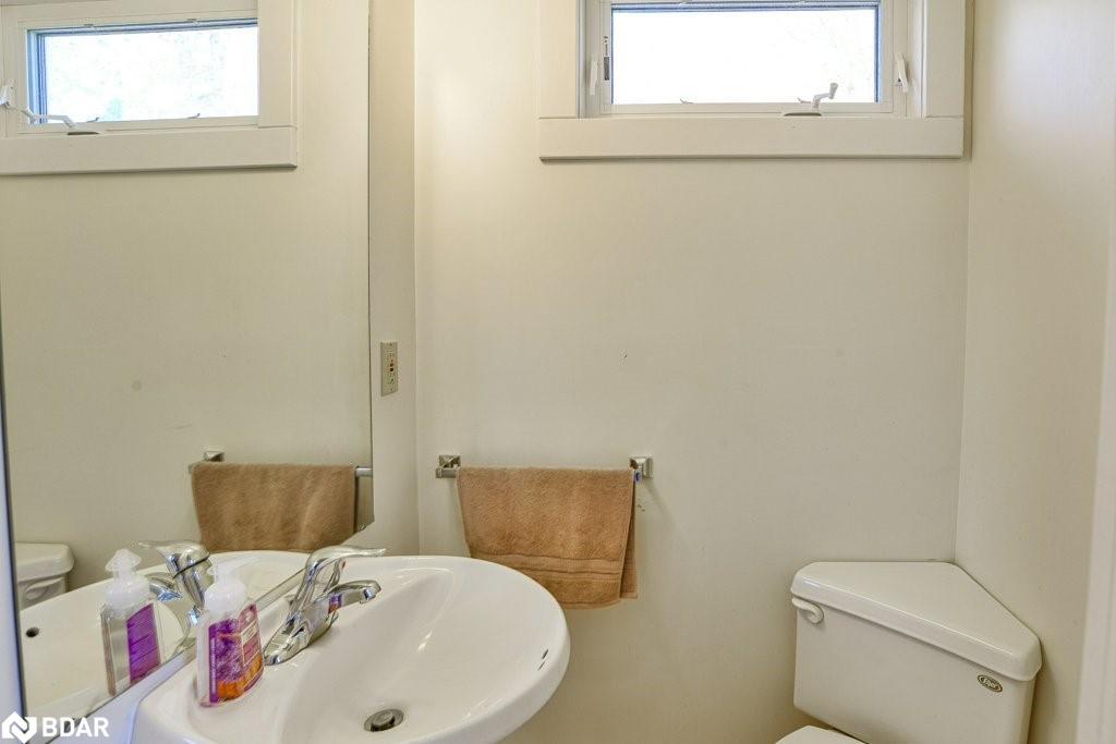 146 West Street N, Orillia, ON - Indoor Photo Showing Bathroom