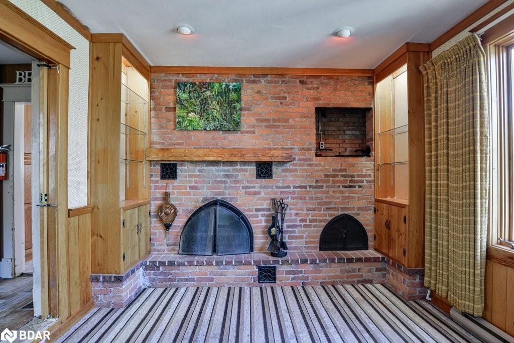 146 West Street N, Orillia, ON - Indoor With Fireplace