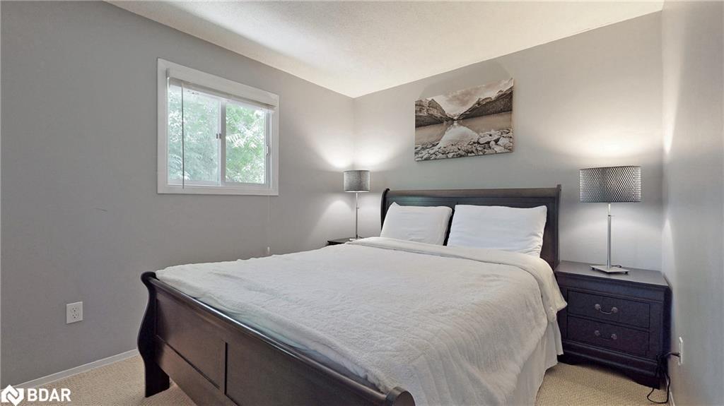 10-648 Doon Village Road, Kitchener, ON - Indoor Photo Showing Bedroom