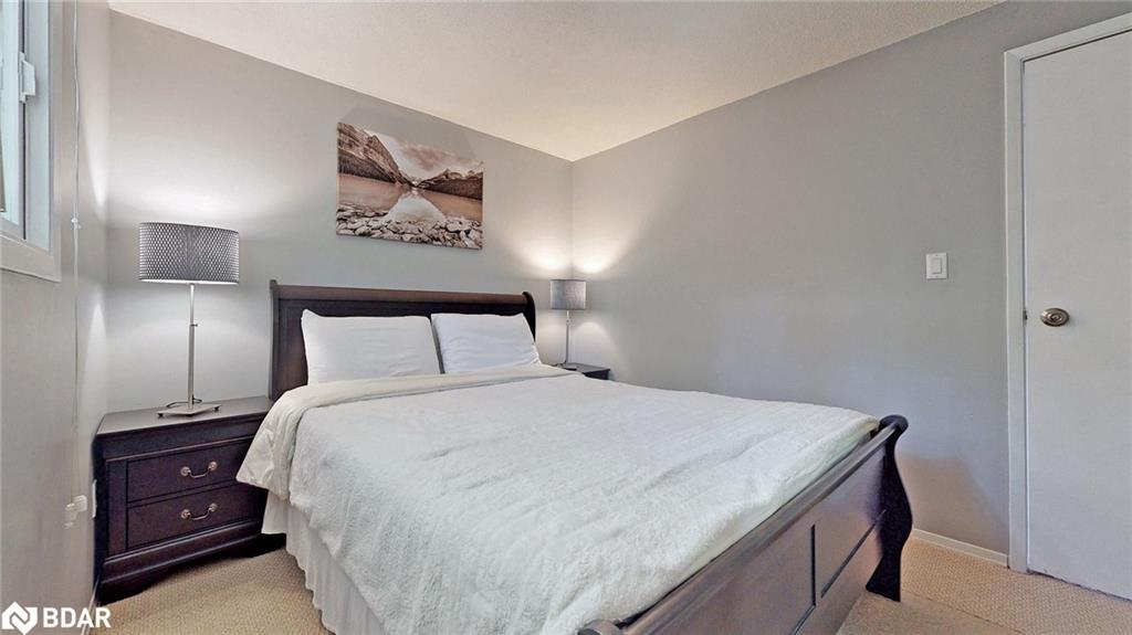 10-648 Doon Village Road, Kitchener, ON - Indoor Photo Showing Bedroom
