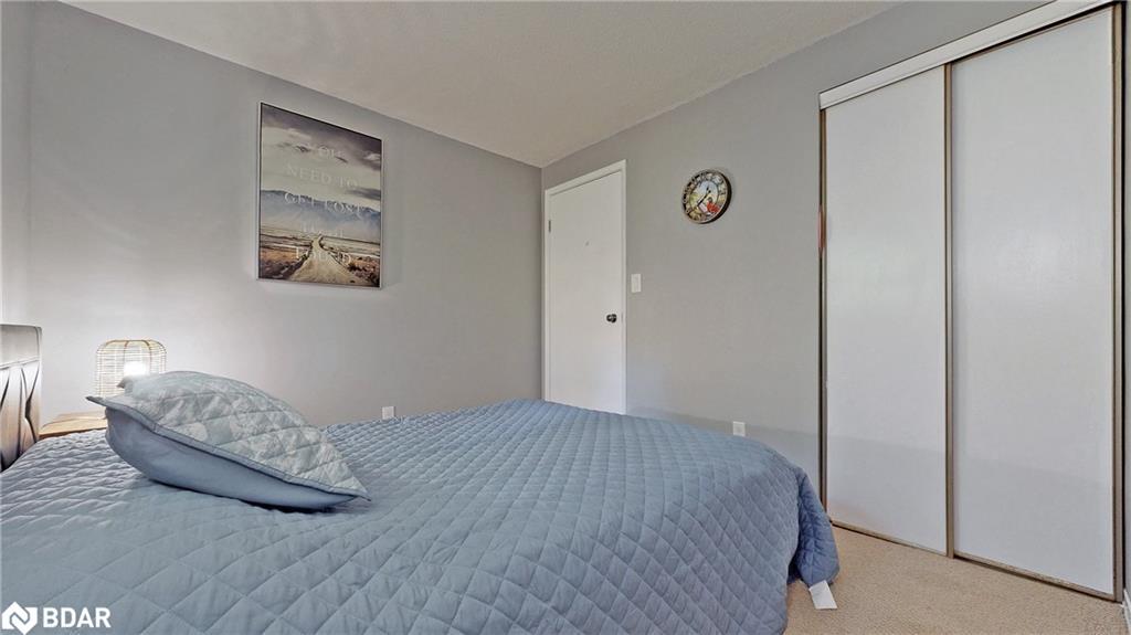10-648 Doon Village Road, Kitchener, ON - Indoor Photo Showing Bedroom