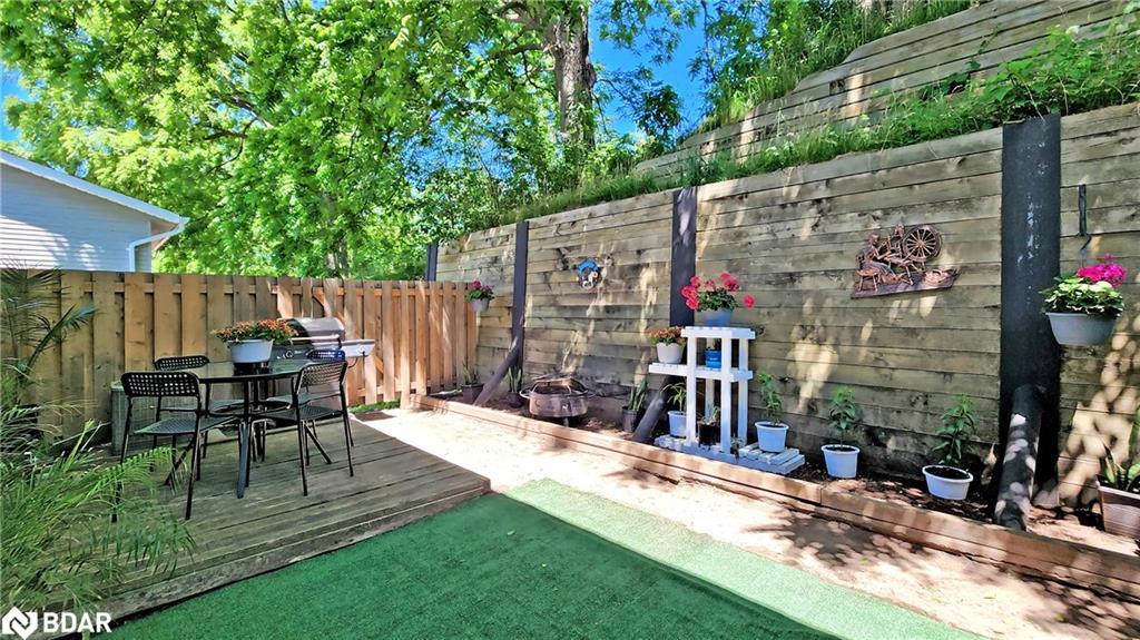 10-648 Doon Village Road, Kitchener, ON - Outdoor