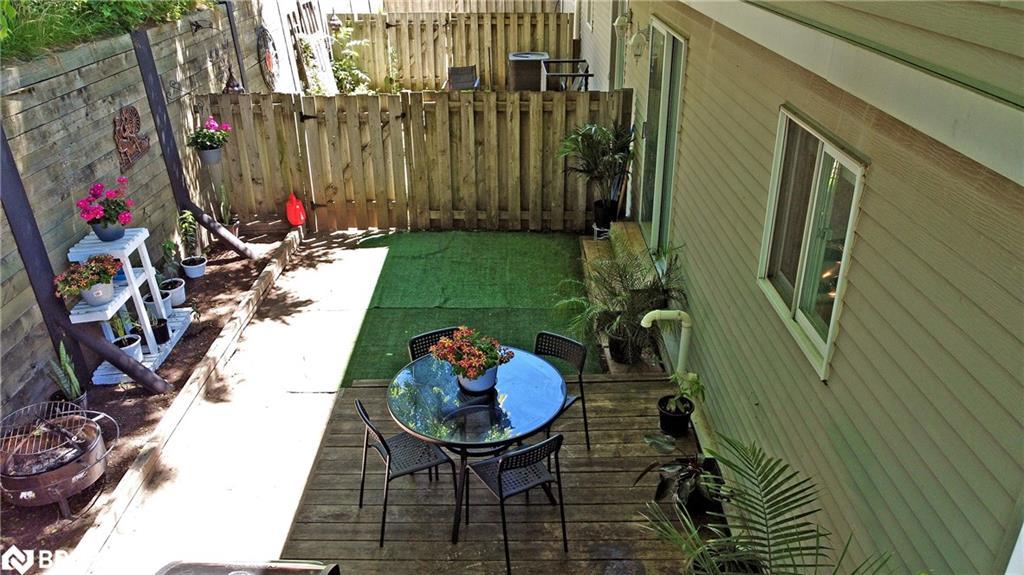 10-648 Doon Village Road, Kitchener, ON - Outdoor