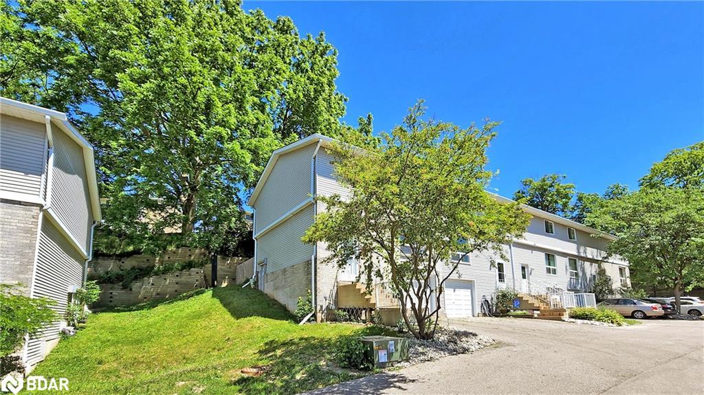 10-648 Doon Village Road, Kitchener, ON - Outdoor