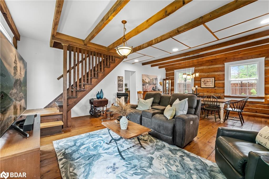 70 Cowans Crescent, Omemee, ON - Indoor Photo Showing Living Room