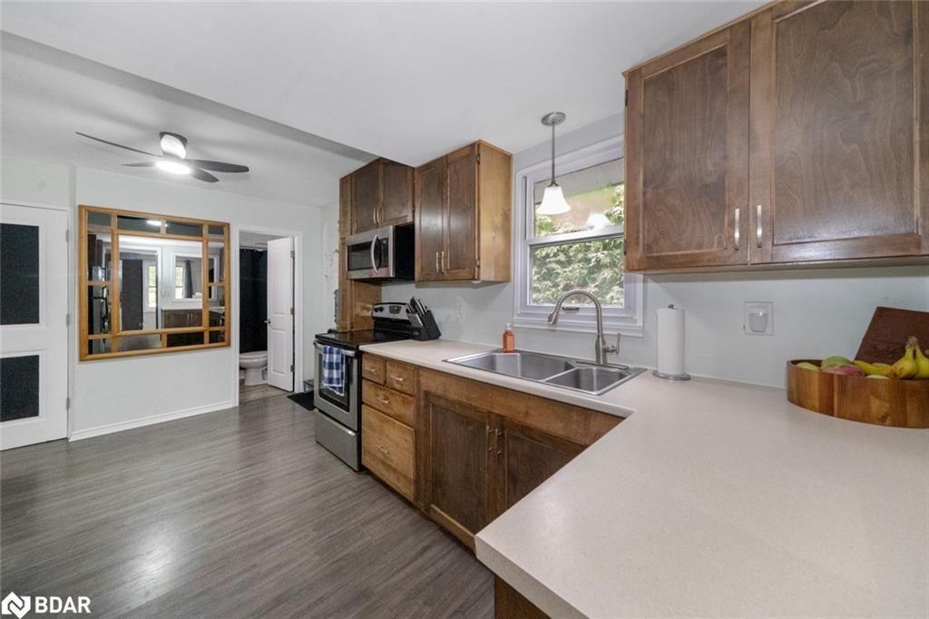 1182 5 Line S, Oro-Medonte, ON - Indoor Photo Showing Kitchen With Double Sink