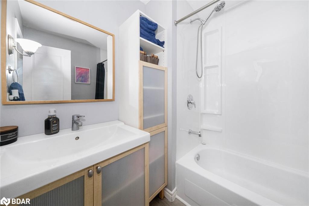 1182 5 Line S, Oro-Medonte, ON - Indoor Photo Showing Bathroom