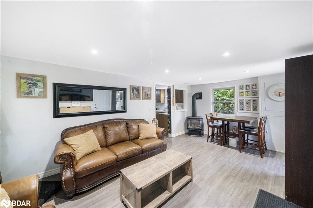 1182 5 Line S, Oro-Medonte, ON - Indoor Photo Showing Living Room