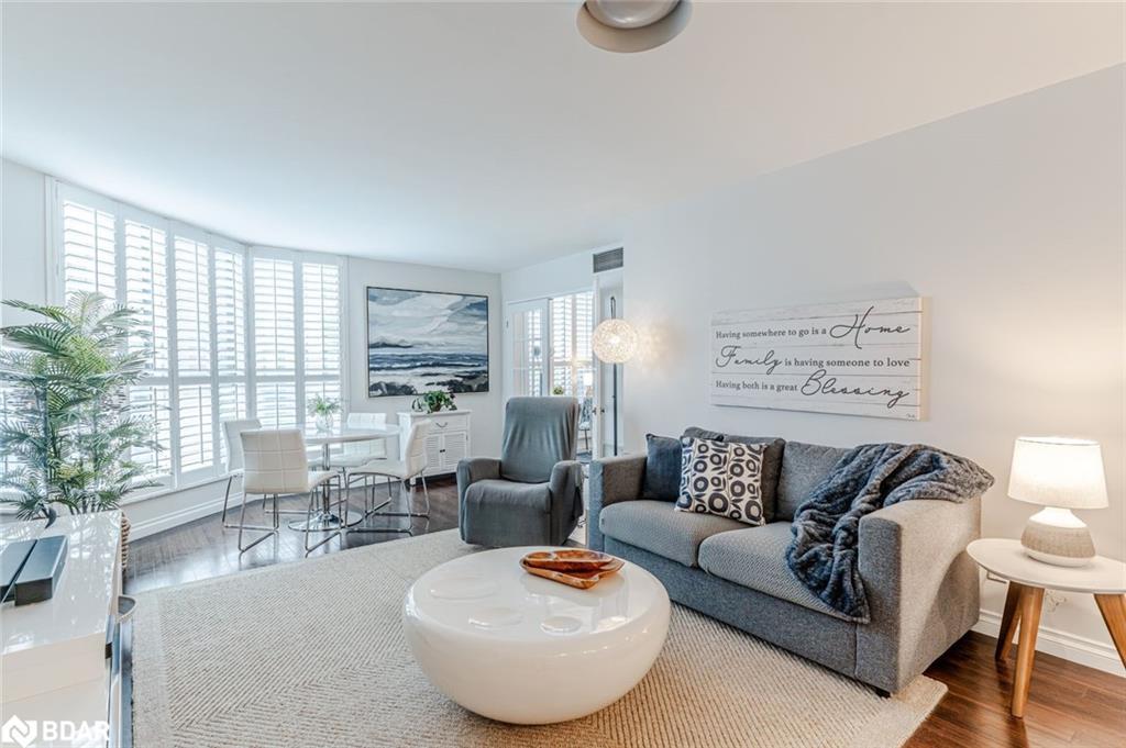 1103-150 Dunlop Street E, Barrie, ON - Indoor Photo Showing Living Room