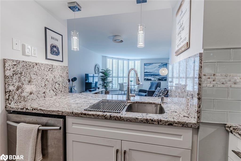 1103-150 Dunlop Street E, Barrie, ON - Indoor Photo Showing Kitchen With Double Sink With Upgraded Kitchen