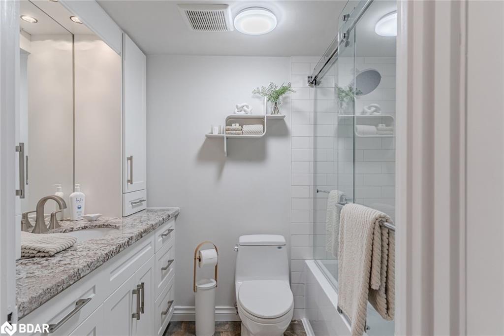 1103-150 Dunlop Street E, Barrie, ON - Indoor Photo Showing Bathroom