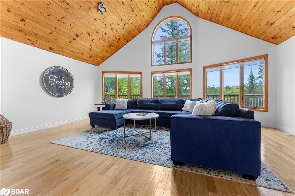 58 Niagara Road, Nipissing, ON - Indoor Photo Showing Living Room