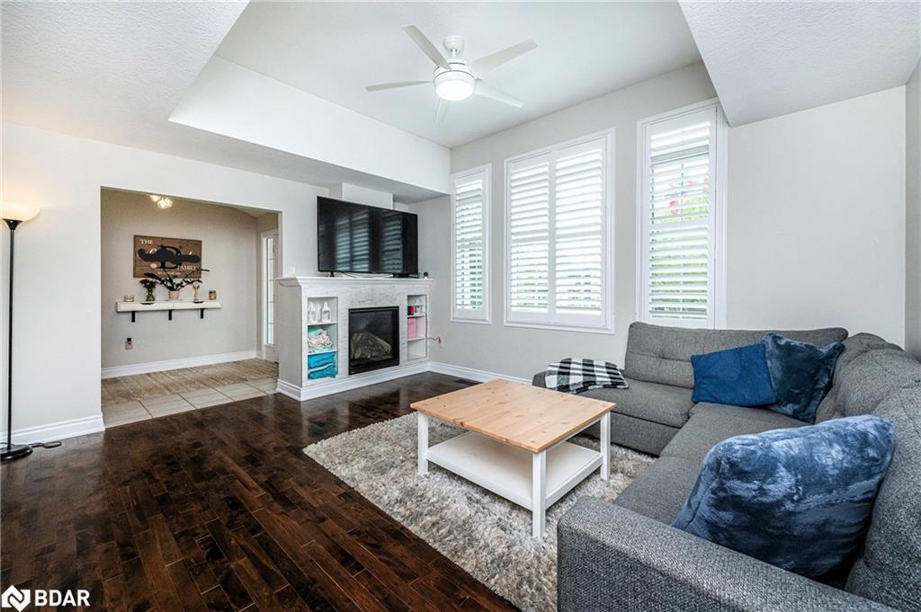 285017 County Road 10, Amaranth, ON - Indoor Photo Showing Living Room With Fireplace