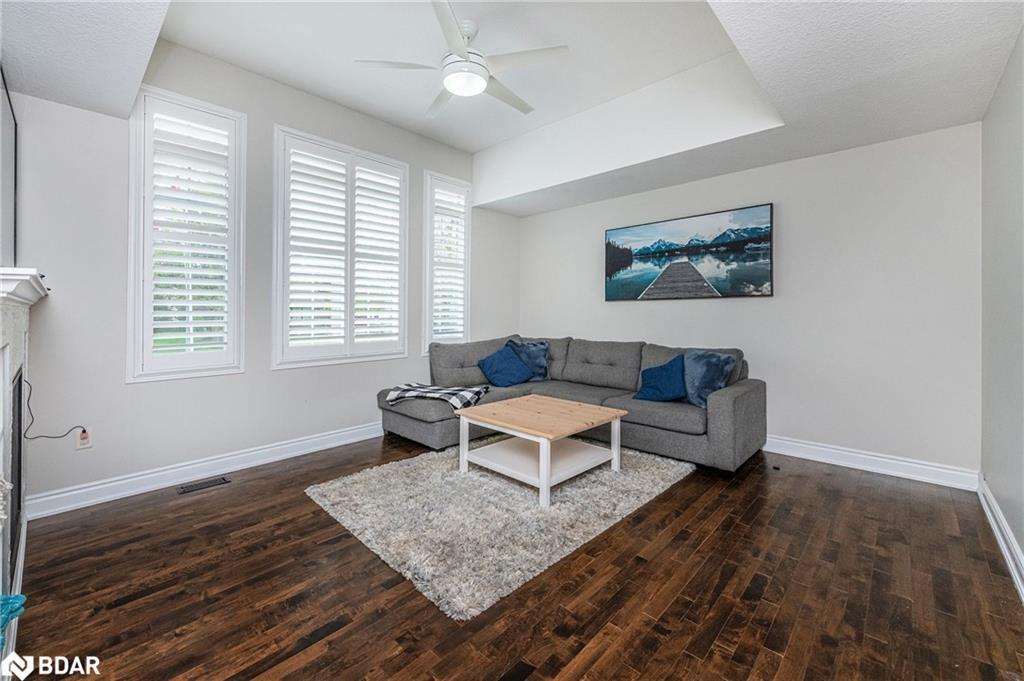 285017 County Road 10, Amaranth, ON - Indoor Photo Showing Living Room