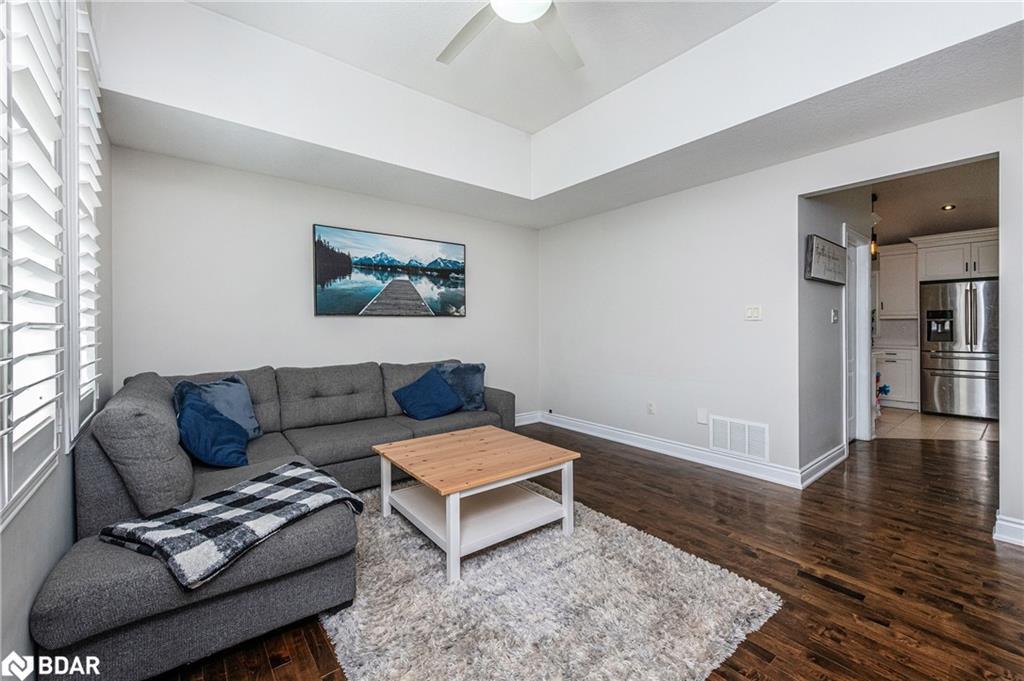 285017 County Road 10, Amaranth, ON - Indoor Photo Showing Living Room