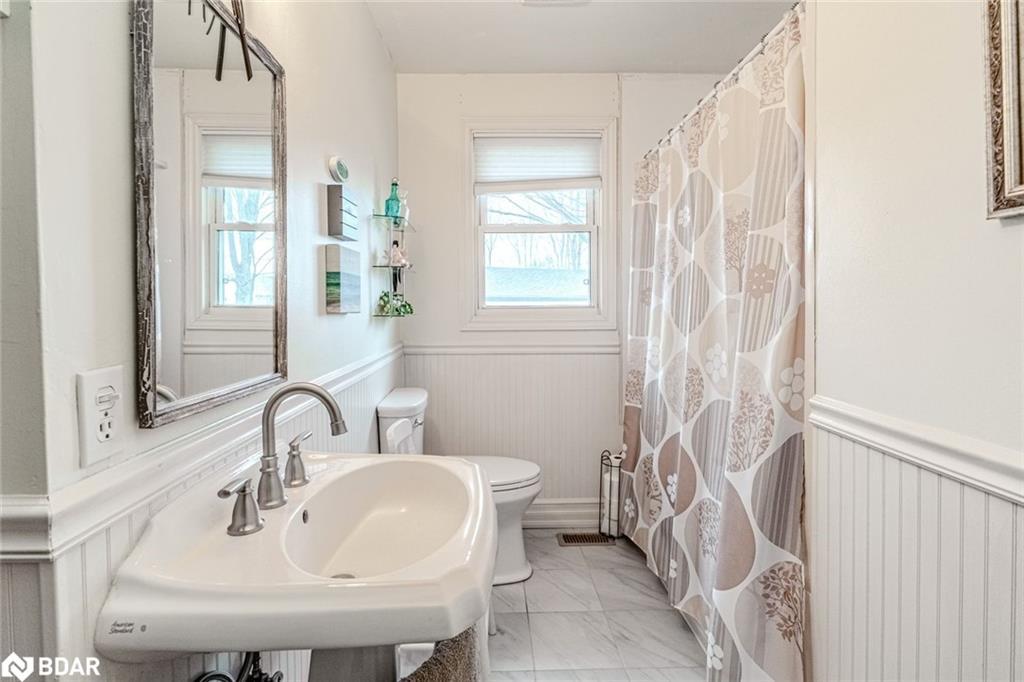2016 Kate Avenue, Innisfil, ON - Indoor Photo Showing Bathroom