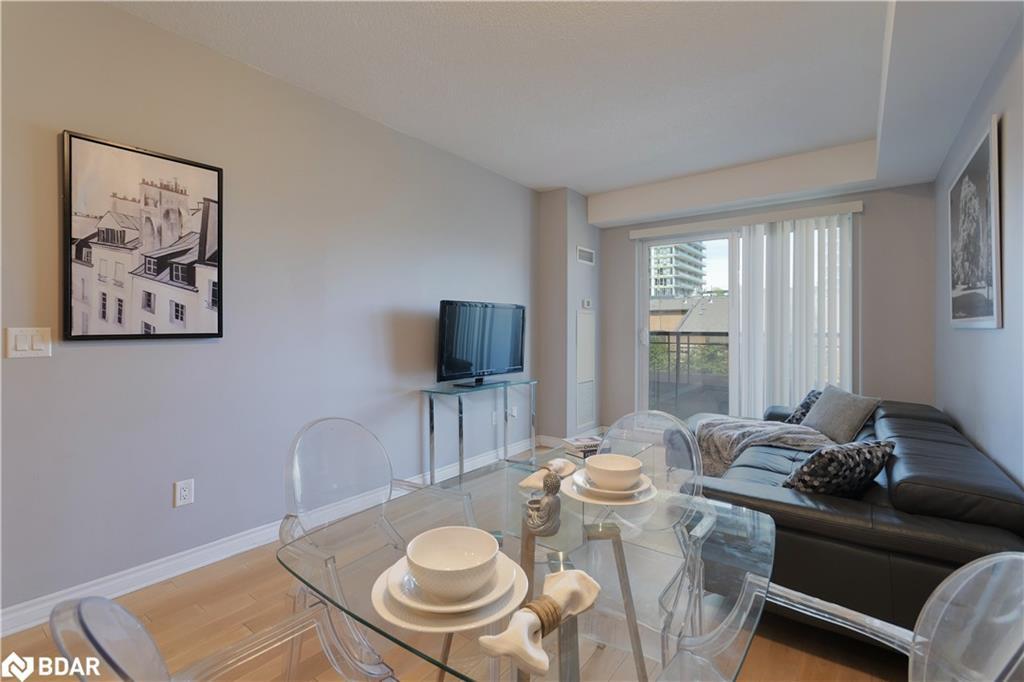 307-385 Prince Of Wales Drive, Mississauga, ON - Indoor