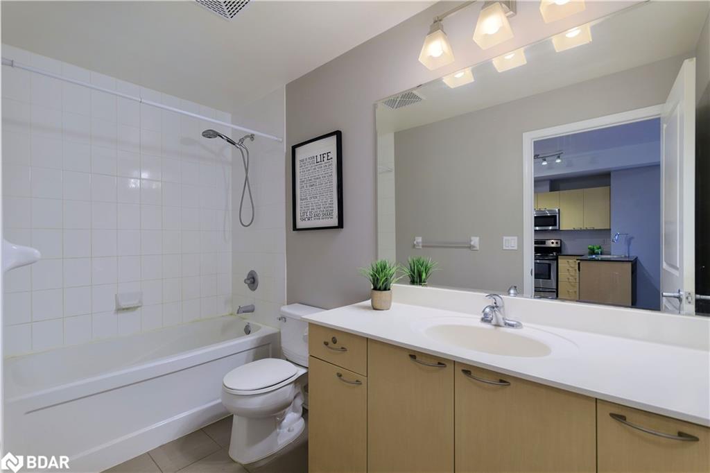 307-385 Prince Of Wales Drive, Mississauga, ON - Indoor Photo Showing Bathroom