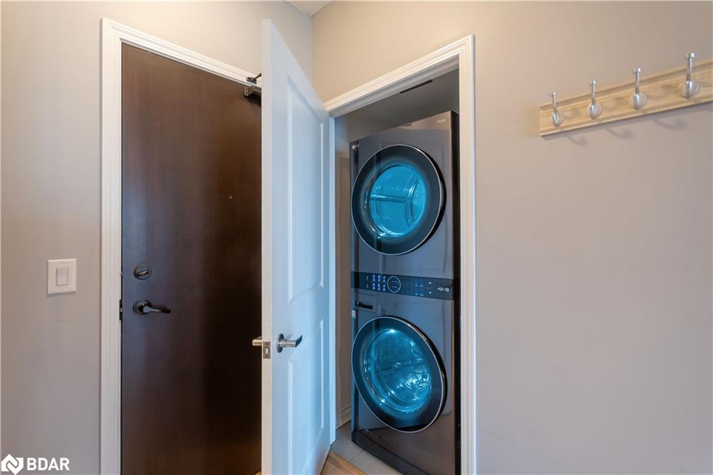 307-385 Prince Of Wales Drive, Mississauga, ON - Indoor Photo Showing Laundry Room