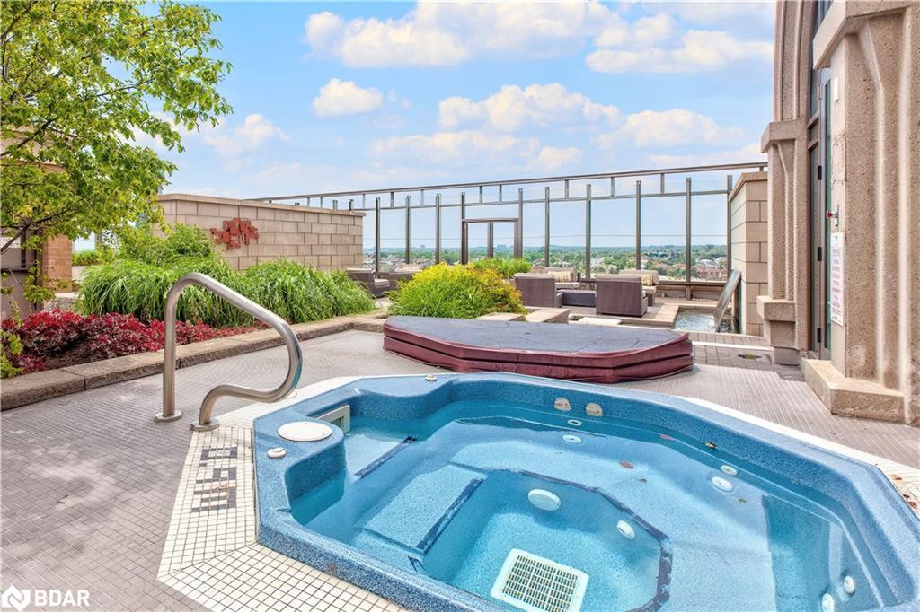 307-385 Prince Of Wales Drive, Mississauga, ON - Outdoor With In Ground Pool