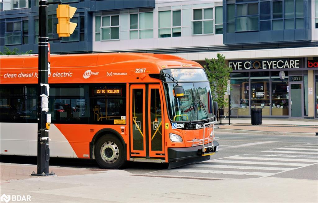 307-385 Prince Of Wales Drive, Mississauga, ON - Outdoor