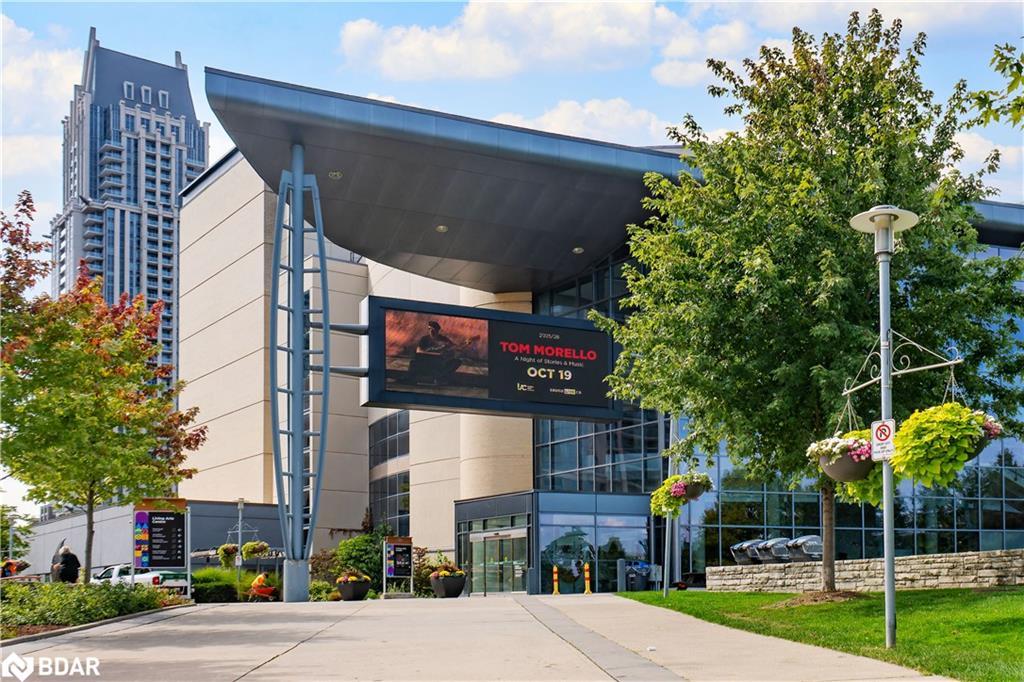 307-385 Prince Of Wales Drive, Mississauga, ON - Outdoor