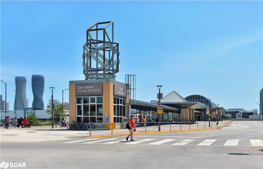 307-385 Prince Of Wales Drive, Mississauga, ON - Outdoor