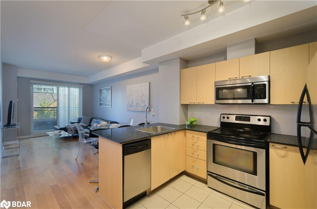307-385 Prince Of Wales Drive, Mississauga, ON - Indoor Photo Showing Kitchen