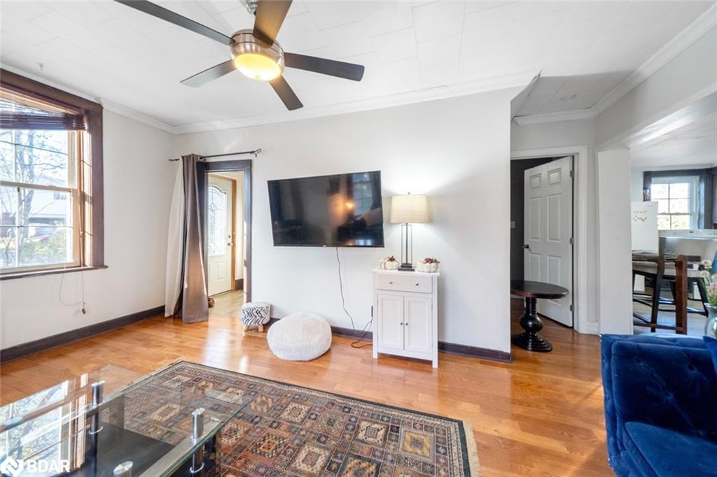 57 Coldwater Road, Severn, ON - Indoor Photo Showing Living Room