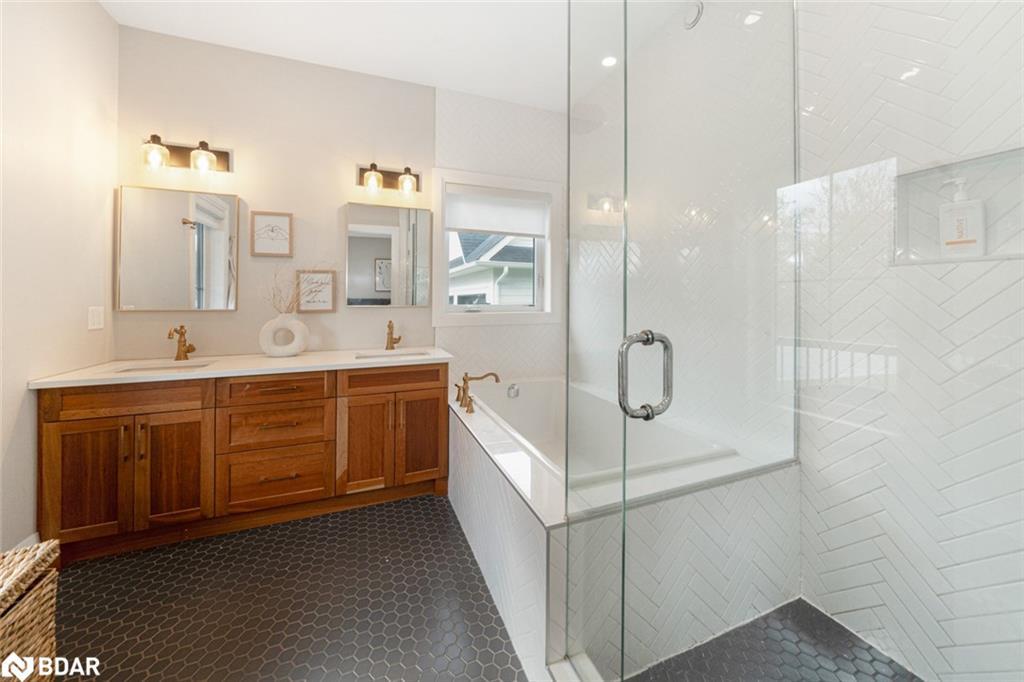 62 Thoroughbred Drive, Oro-Medonte, ON - Indoor Photo Showing Bathroom