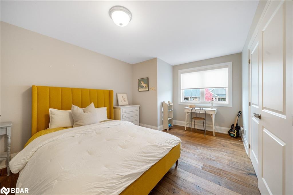 62 Thoroughbred Drive, Oro-Medonte, ON - Indoor Photo Showing Bedroom