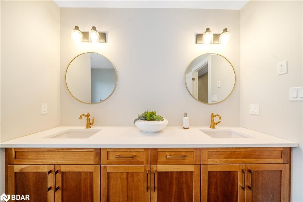 62 Thoroughbred Drive, Oro-Medonte, ON - Indoor Photo Showing Bathroom