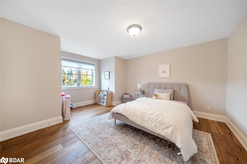 62 Thoroughbred Drive, Oro-Medonte, ON - Indoor Photo Showing Bedroom