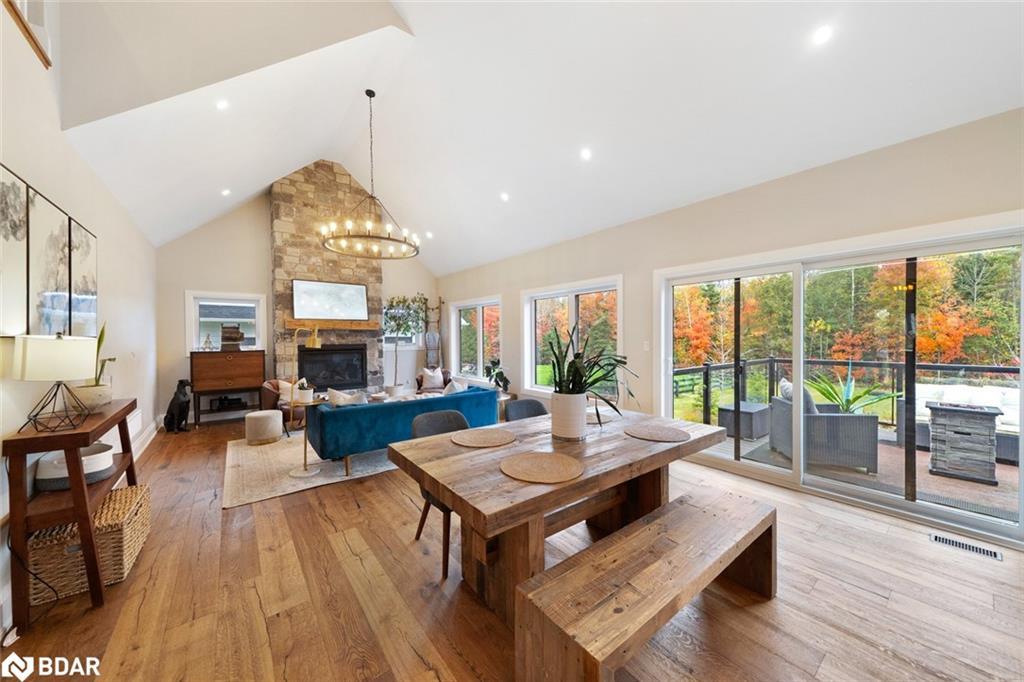 62 Thoroughbred Drive, Oro-Medonte, ON - Indoor Photo Showing Living Room With Fireplace
