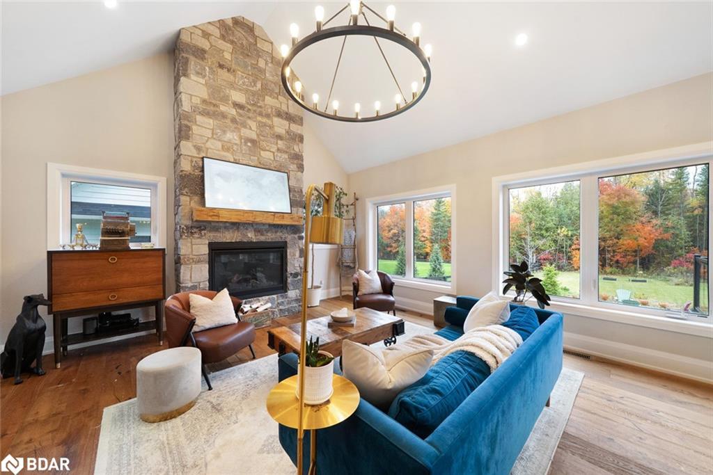 62 Thoroughbred Drive, Oro-Medonte, ON - Indoor Photo Showing Living Room With Fireplace