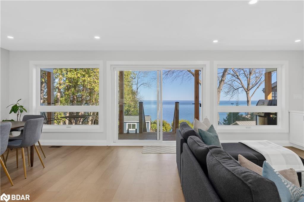2371 Lakeshore Road E, Oro-Medonte, ON - Indoor Photo Showing Living Room