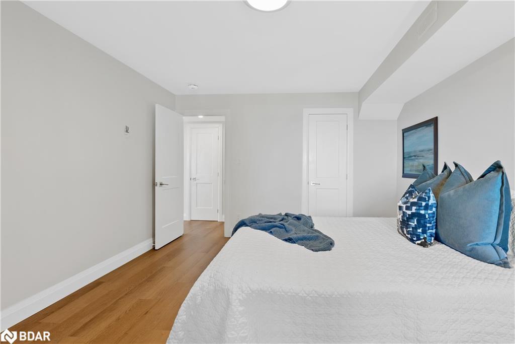 2371 Lakeshore Road E, Oro-Medonte, ON - Indoor Photo Showing Bedroom