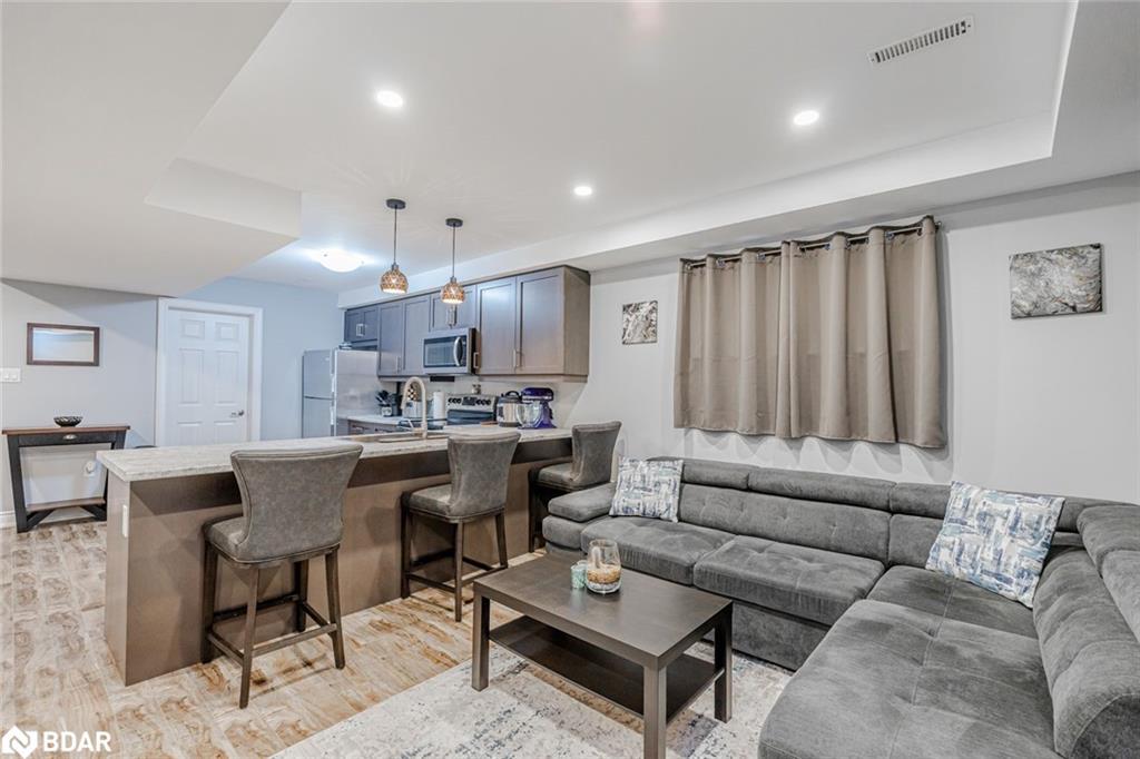 30 Hewitt Place, Barrie, ON - Indoor Photo Showing Living Room