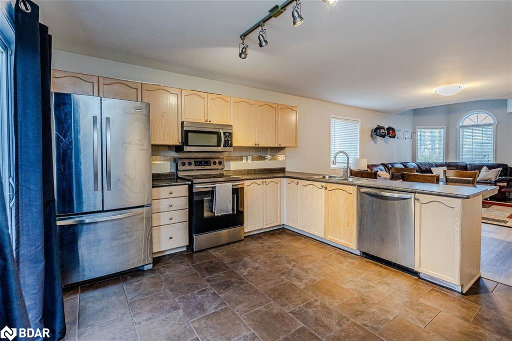 30 Hewitt Place, Barrie, ON - Indoor Photo Showing Kitchen With Stainless Steel Kitchen With Double Sink