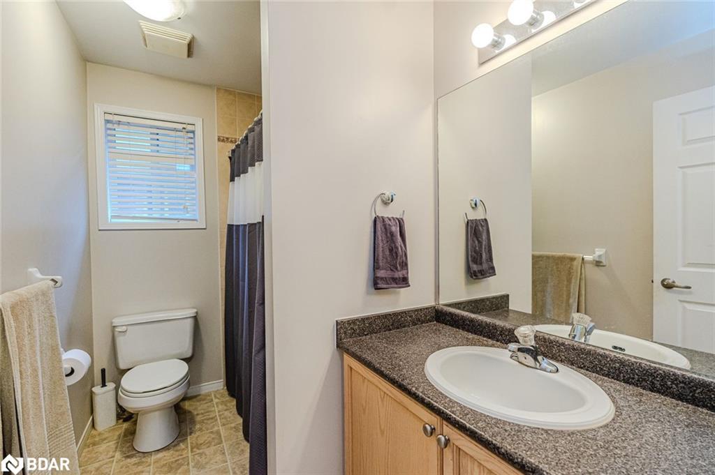 30 Hewitt Place, Barrie, ON - Indoor Photo Showing Bathroom