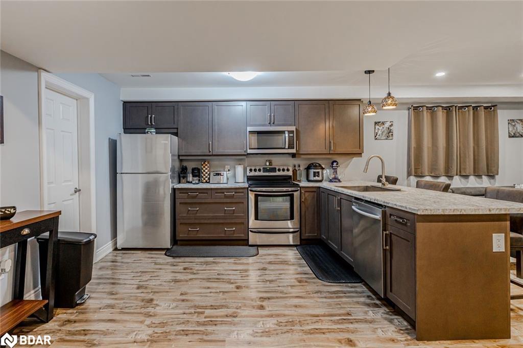 30 Hewitt Place, Barrie, ON - Indoor Photo Showing Kitchen With Stainless Steel Kitchen