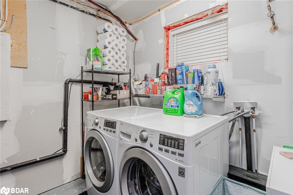 30 Hewitt Place, Barrie, ON - Indoor Photo Showing Laundry Room