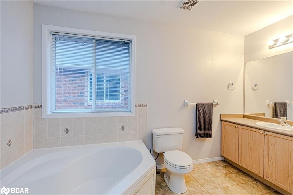 30 Hewitt Place, Barrie, ON - Indoor Photo Showing Bathroom