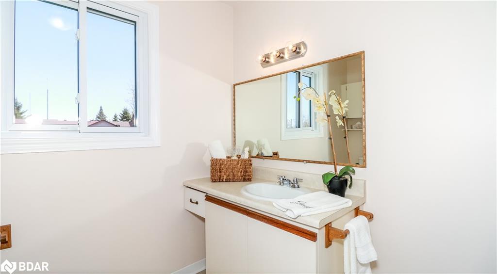 82 Melinda Crescent, Barrie, ON - Indoor Photo Showing Bathroom