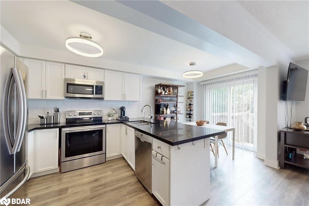 913 Fetchison Drive, Oshawa, ON - Indoor Photo Showing Kitchen With Stainless Steel Kitchen